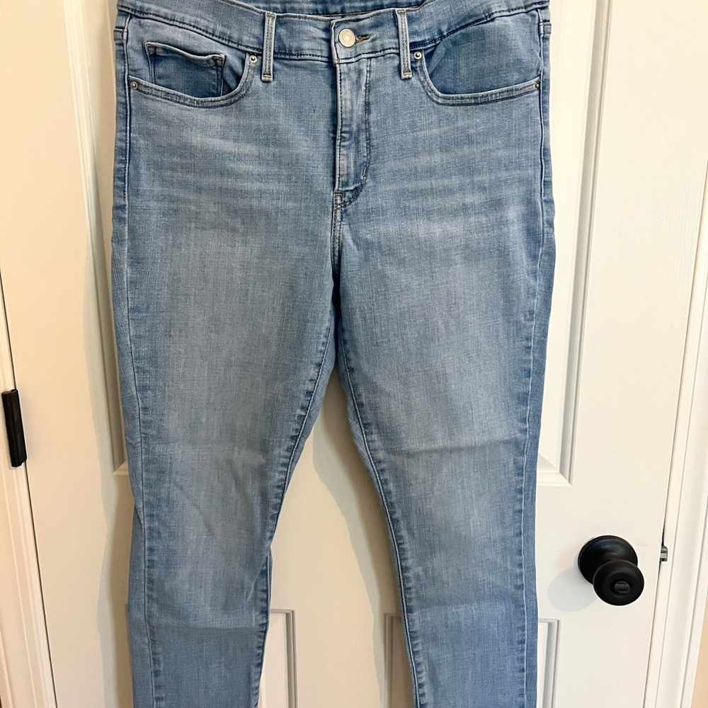 Levi’s 311 Shaping Skinny Jean